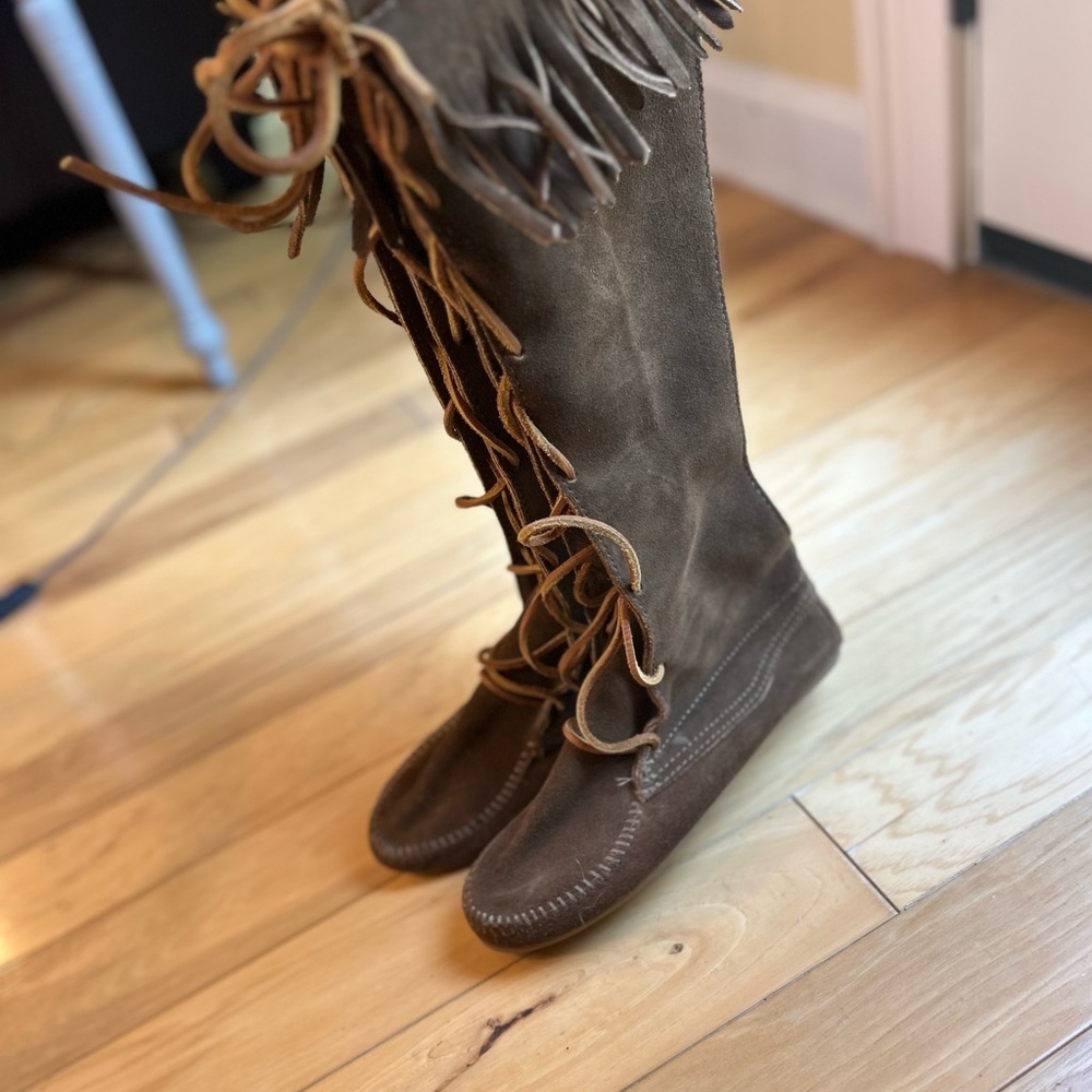 Minnetonka Brown Suede Front Lace Knee-High Leather Boots - Picture 7 of 12